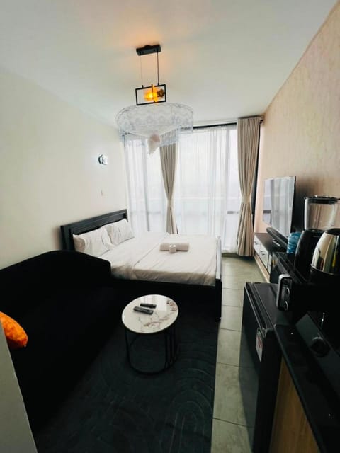Communal lounge/ TV room, Bed, TV and multimedia, Living room, Photo of the whole room, Seating area, Evening entertainment, Bedroom, towels