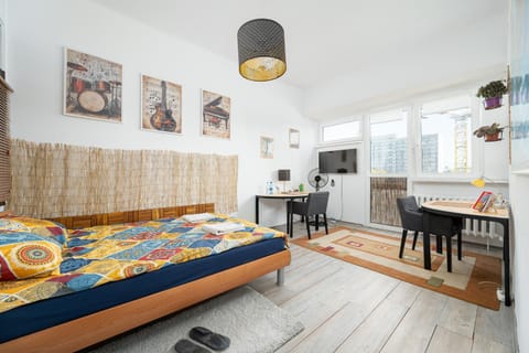 Bed, TV and multimedia, Photo of the whole room, Evening entertainment, Bedroom