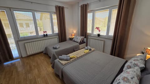 Bed, Balcony/Terrace, Decorative detail, Bedroom, Inner courtyard view, internet, towels, air conditioner