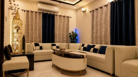 Living room, Seating area, air conditioner