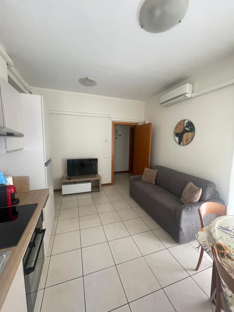 Communal lounge/ TV room, Kitchen or kitchenette, Living room, Dining area, air conditioner
