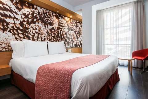 Bed, Photo of the whole room, Decorative detail, Bedroom