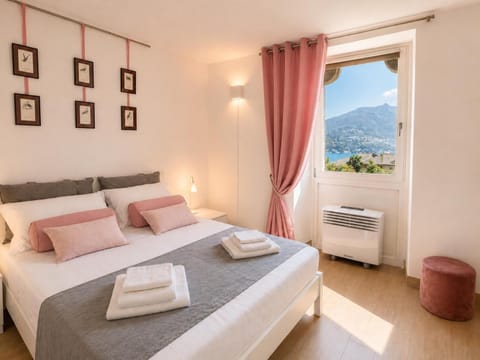 Bed, Natural landscape, Photo of the whole room, Bedroom, Mountain view, towels