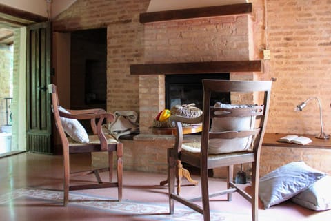 Living room, Seating area, fireplace