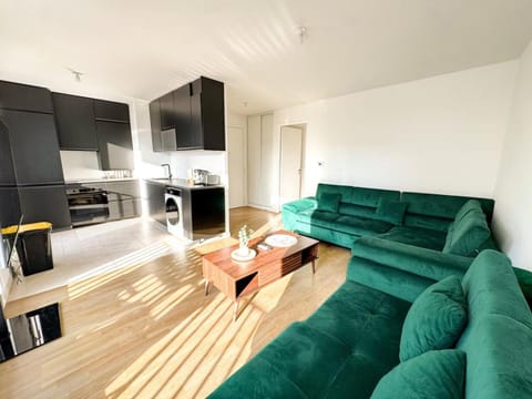 Living room, Seating area, Dining area, stove