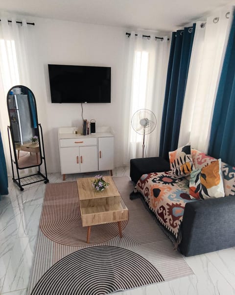 Communal lounge/ TV room, Living room, Seating area, Evening entertainment