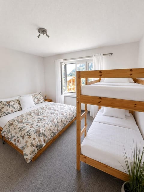 Bed, Photo of the whole room, Bedroom, bunk bed, towels