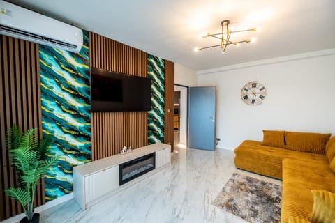 TV and multimedia, Living room, Seating area, Evening entertainment