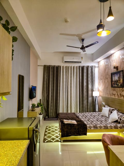 Bed, TV and multimedia, Living room, Seating area, Bedroom, air conditioner