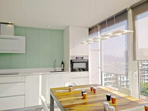 Balcony/Terrace, Kitchen or kitchenette, Photo of the whole room, Decorative detail, Dining area, On site, City view, Garden view, Landmark view, Mountain view, Sunset, Quiet street view
