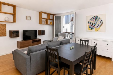 TV and multimedia, Living room, Decorative detail, Seating area, Dining area