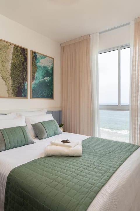 Photo of the whole room, Sea view