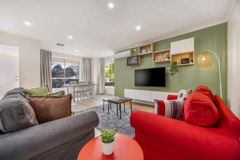 TV and multimedia, Living room, Seating area