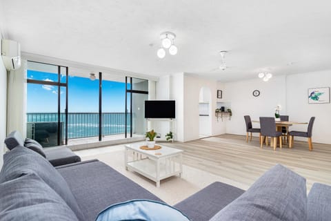 View (from property/room), Balcony/Terrace, Living room, Seating area, Dining area