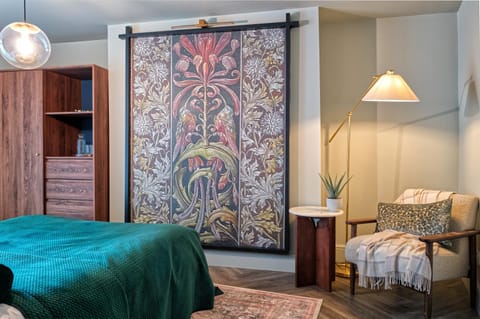 Bed, Seating area, Bedroom