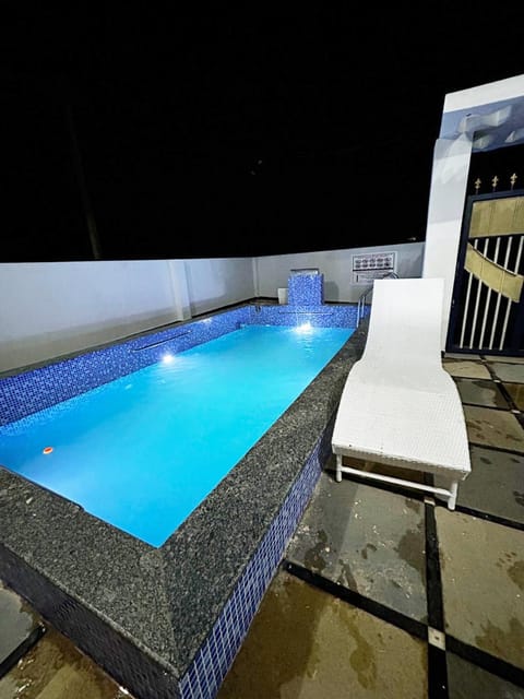 Night, Pool view