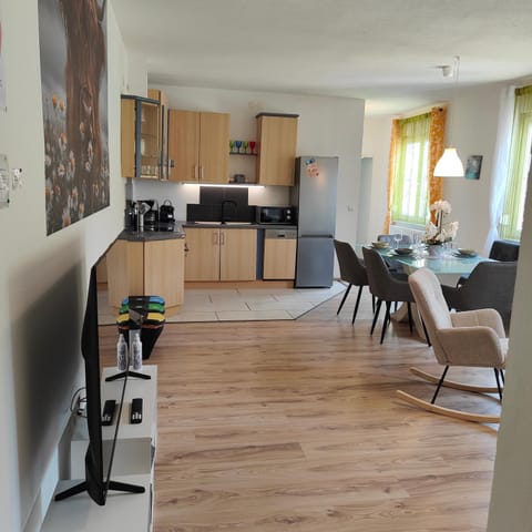 TV and multimedia, Kitchen or kitchenette, Living room, Seating area, Dining area, dishwasher, oven, pet friendly, stove