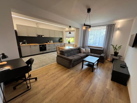 TV and multimedia, Living room, Seating area, internet, air conditioner