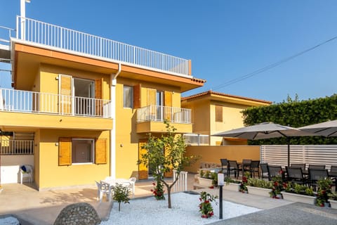 Property building, Garden, Balcony/Terrace, Garden view, Garden view, furniture