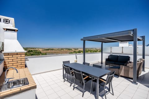View (from property/room), Balcony/Terrace, Balcony/Terrace, Dining area