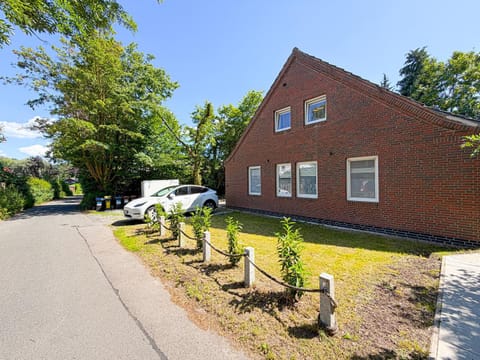 Property building, Area and facilities, Time of day, Location, Parking