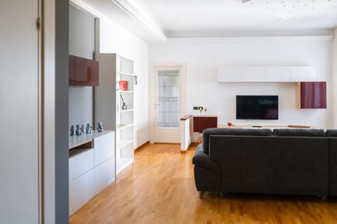 Communal lounge/ TV room, TV and multimedia, Living room