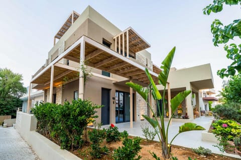 Property building, Day, Garden, Garden view