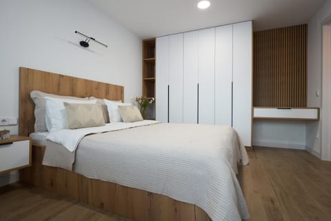 Bed, Photo of the whole room, Bedroom, wardrobe