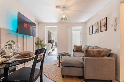 TV and multimedia, Living room, Dining area, Family, Family