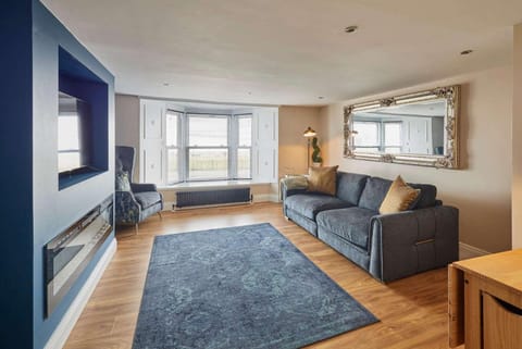 TV and multimedia, Living room, Seating area, fireplace