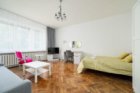 Bed, TV and multimedia, Photo of the whole room