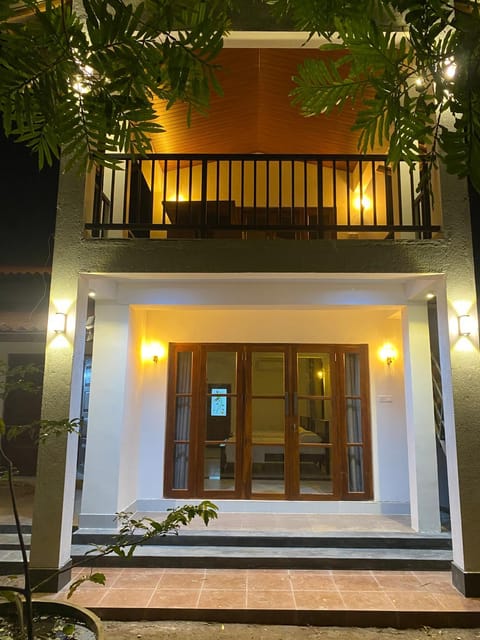 Property building, Night, View (from property/room), Balcony/Terrace