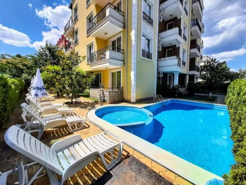 Pool view, Swimming pool