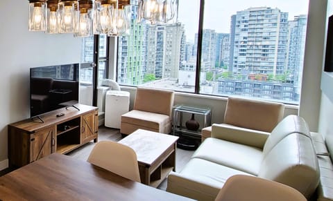 TV and multimedia, Living room, Seating area, Evening entertainment