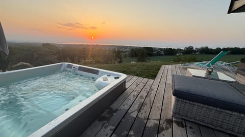 Patio, Garden, Hot Tub, Lake view, Sunset