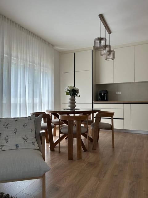 Living room, Seating area, Dining area, stove