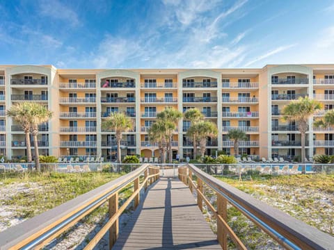 Property building, Garden, Balcony/Terrace, Beach, Swimming pool