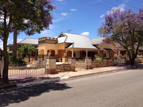 Restaurant/places to eat, Bed, BBQ facilities, Balcony/Terrace, Dining area, Shopping Area