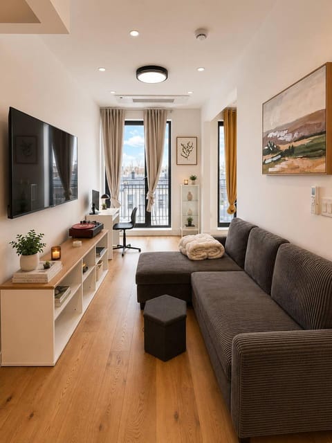 TV and multimedia, Living room, Seating area, Evening entertainment