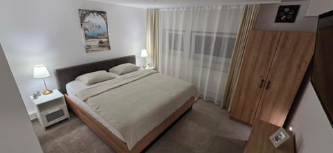 Bed, TV and multimedia, Bedroom, wardrobe