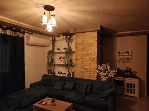 Living room, Seating area, air conditioner