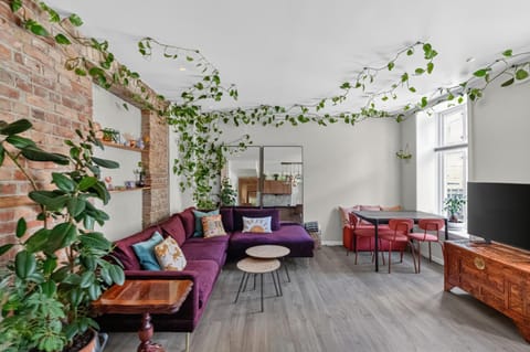 Communal lounge/ TV room, Living room, Seating area