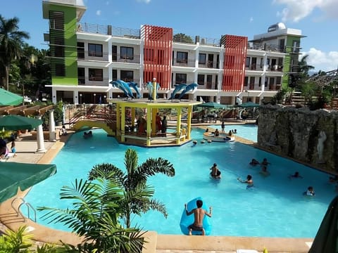 Property building, Restaurant/places to eat, Pool view, Swimming pool, Breakfast, group of guests