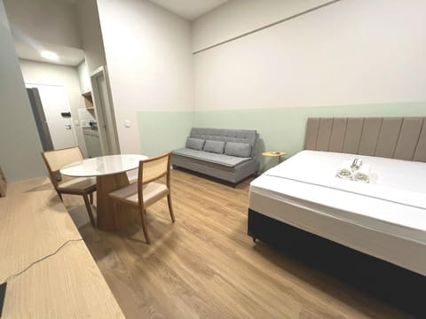 Bed, Kitchen or kitchenette, Photo of the whole room, Dining area