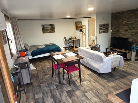 Communal lounge/ TV room, TV and multimedia, Living room, Seating area, Dining area
