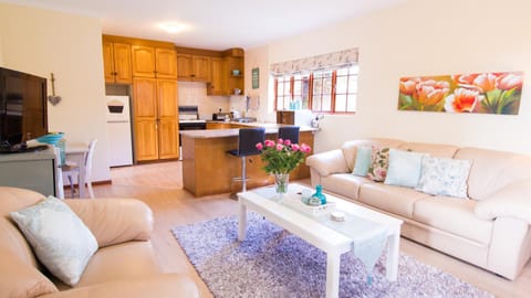 Kitchen or kitchenette, Living room, Photo of the whole room, Seating area