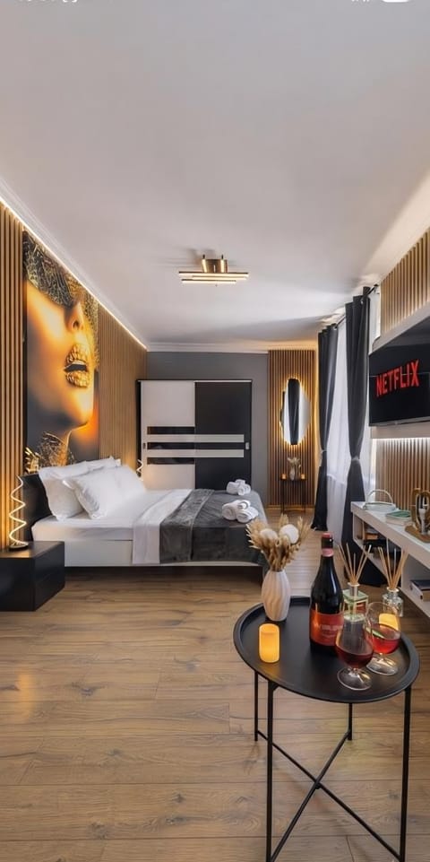 Bed, TV and multimedia, Photo of the whole room