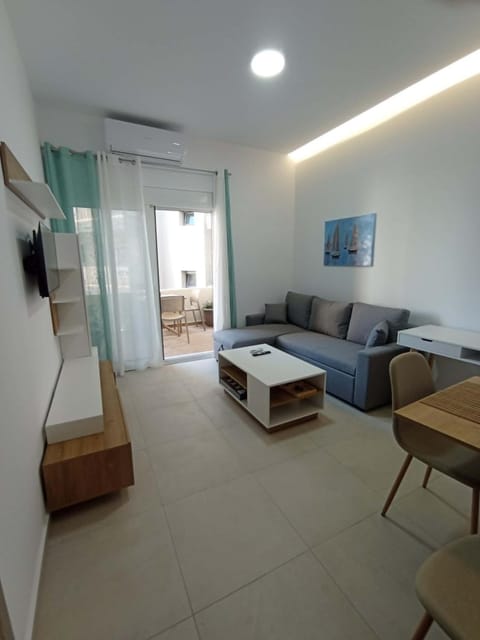 TV and multimedia, Living room, Seating area, air conditioner