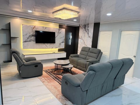 Communal lounge/ TV room, TV and multimedia
