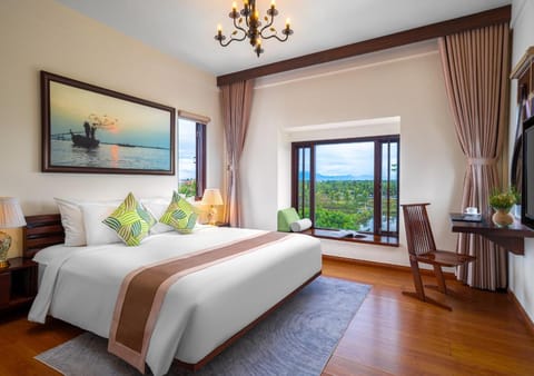 Bed, View (from property/room), Photo of the whole room, Bedroom, River view